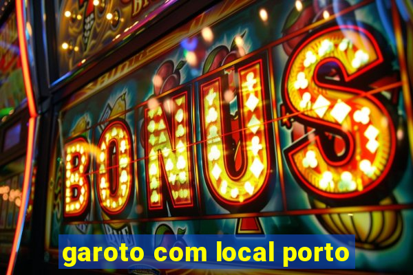 garoto com local porto